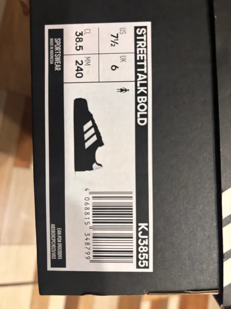 Zapatillas deportivas negras con franjas blancas - 2