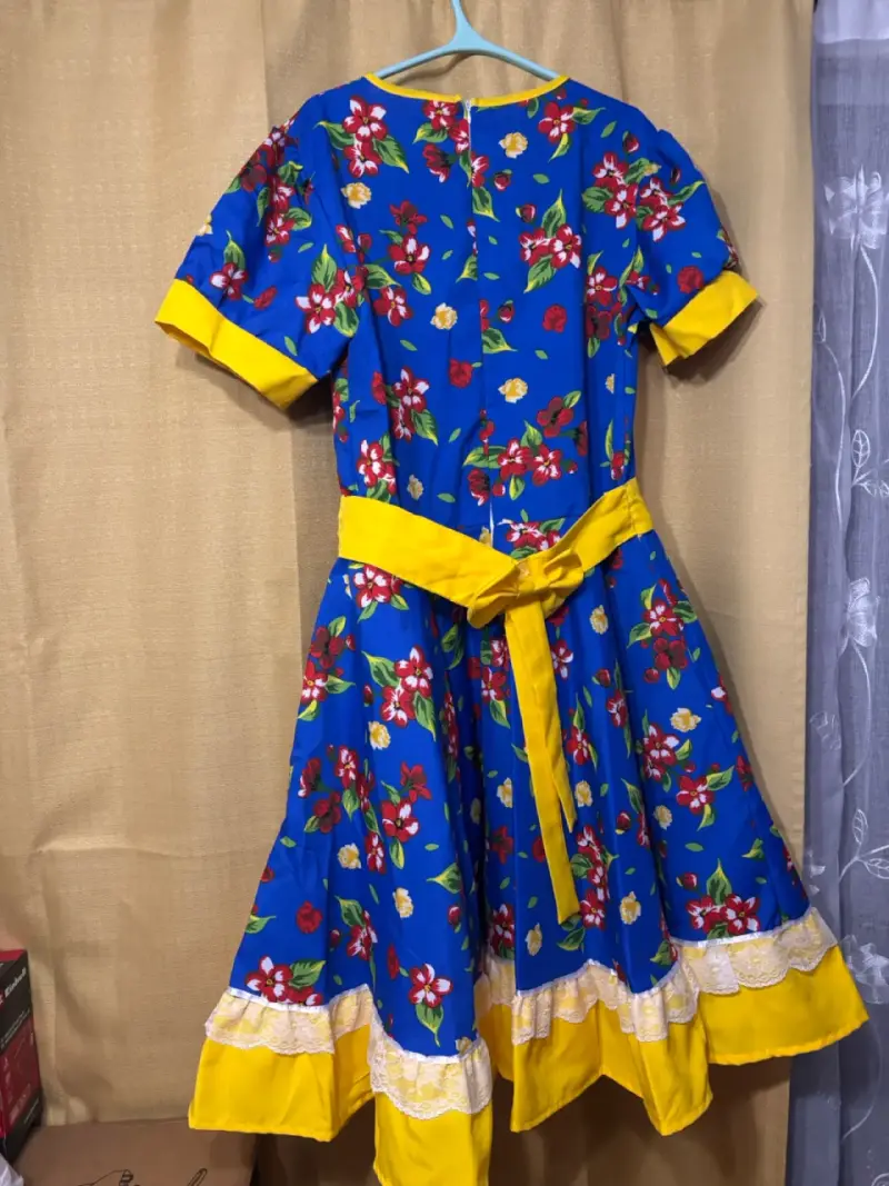 Vestido folklórico azul con flores y encaje - 2