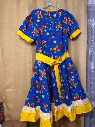 Vestido folklórico azul con flores y encaje - miniatura 2