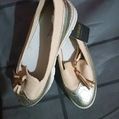 Zapatos planos beige con detalles dorados Boulevard - miniatura 1