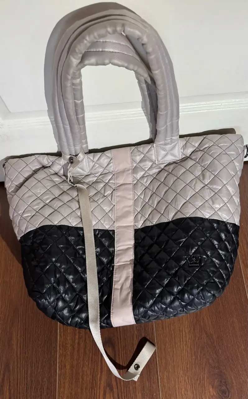 Bolso acolchado bicolor con diseño elegante - 1
