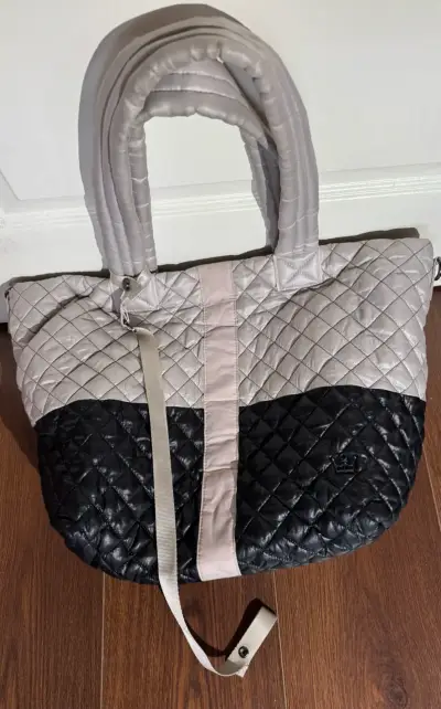 Bolso acolchado bicolor con diseño elegante - miniatura 1