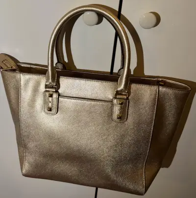 Bolso de mano dorado Michael Kors con tachas - miniatura 2