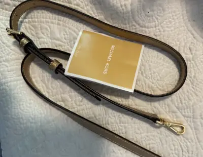 Bolso de mano dorado Michael Kors con tachas - miniatura 4