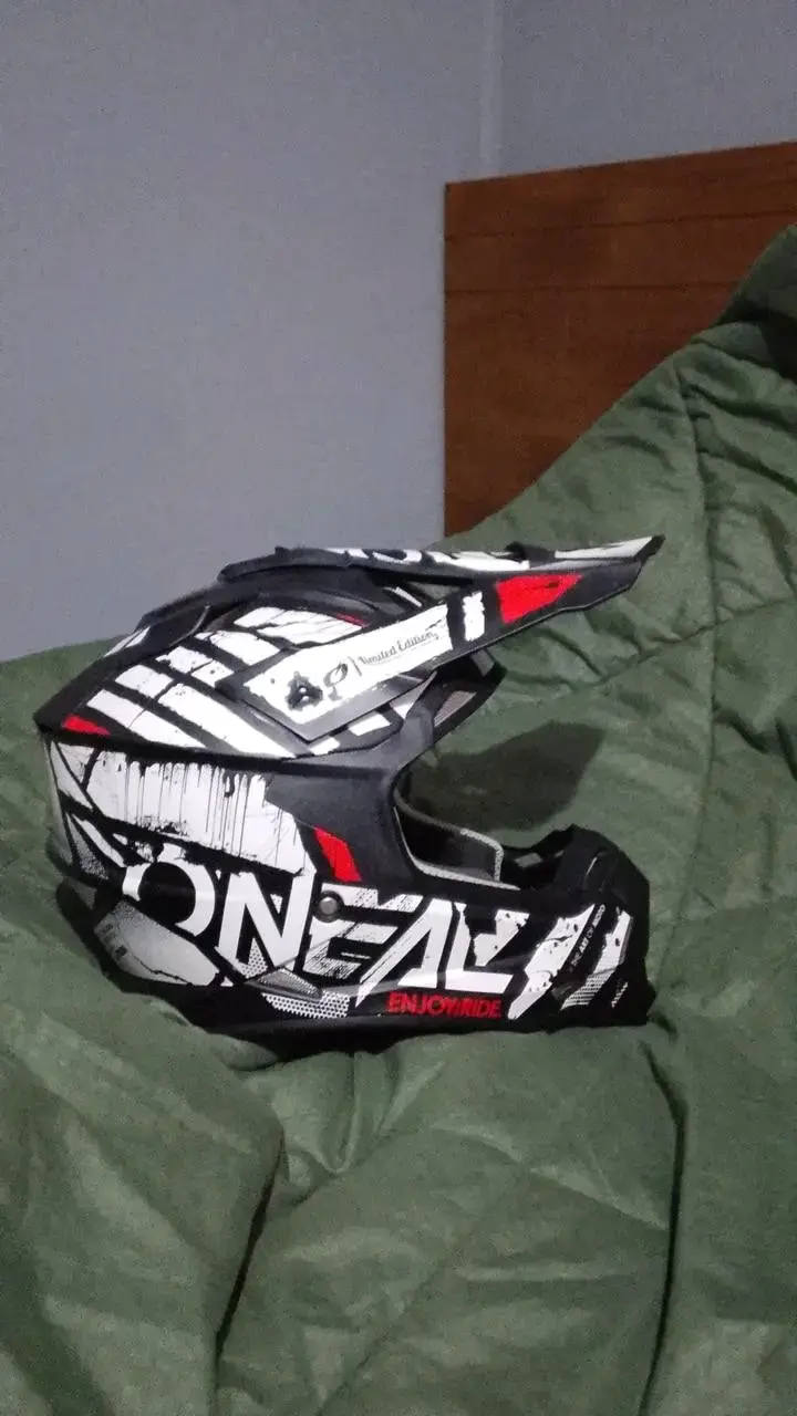Casco de motocross O'Neal se permuta - 1