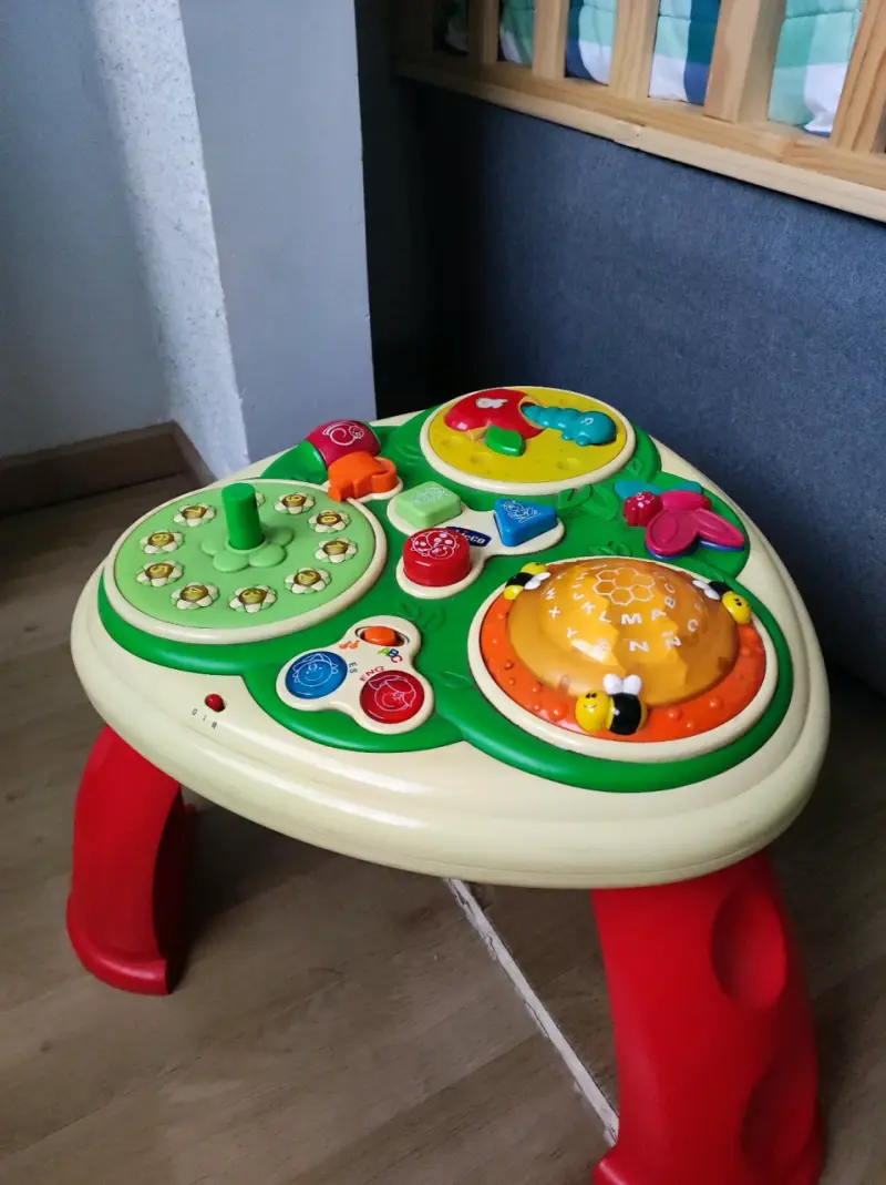 Mesa de actividades infantil Chicco con luces y sonidos