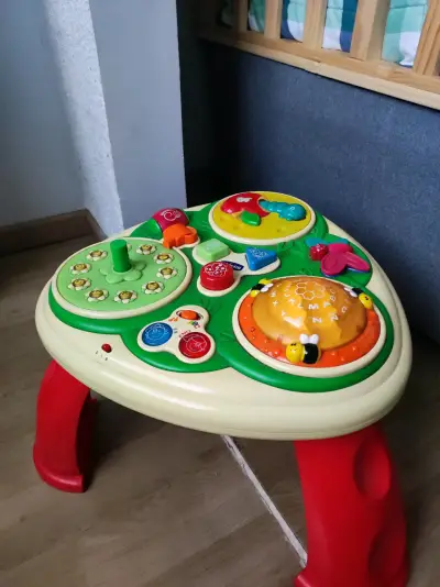 Mesa de actividades infantil Chicco con luces y sonidos - miniatura 1