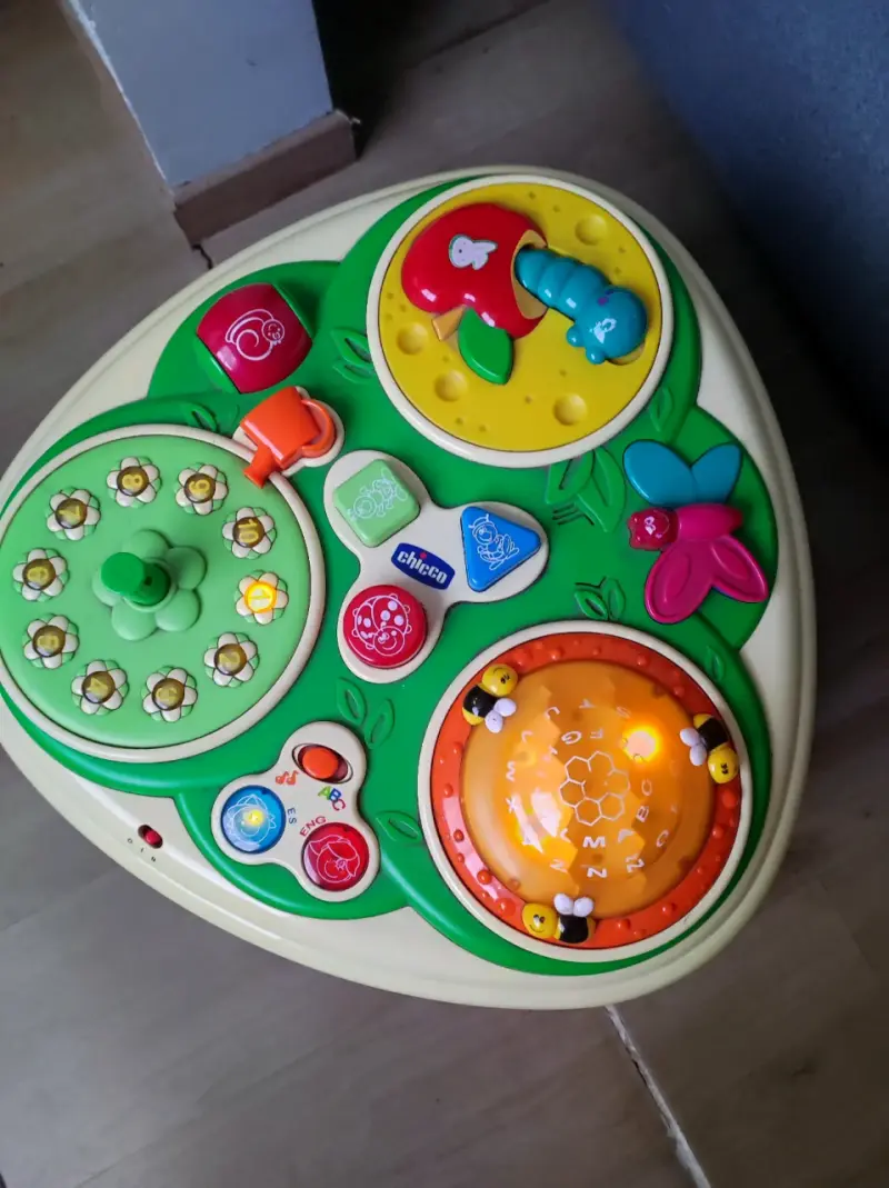 Mesa de actividades infantil Chicco con luces y sonidos - 2