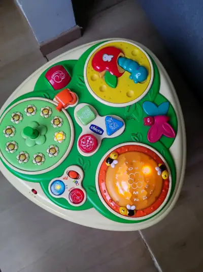 Mesa de actividades infantil Chicco con luces y sonidos - miniatura 2