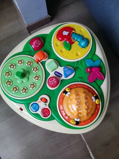 Mesa de actividades infantil Chicco con luces y sonidos - miniatura 3