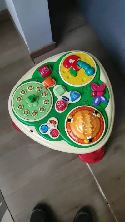 Mesa de actividades infantil Chicco con luces y sonidos - miniatura 4