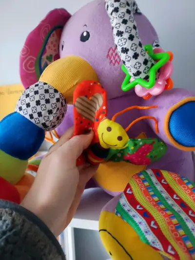 Juguete de peluche elefante multicolor para bebé - miniatura 3