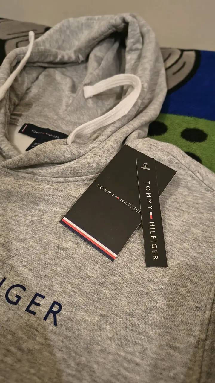 Polerón Tommy Hilfiger gris con capucha - 4
