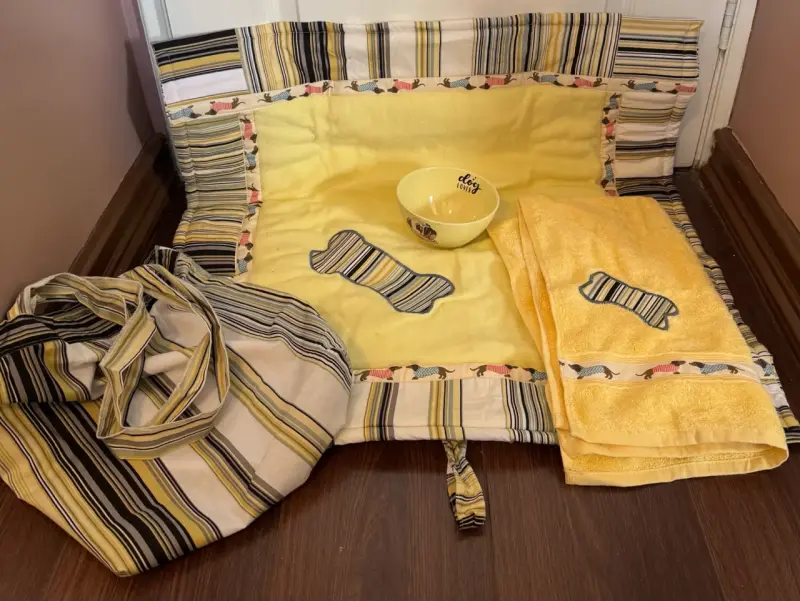 Set de cama y accesorios para perro , con diseño - 1
