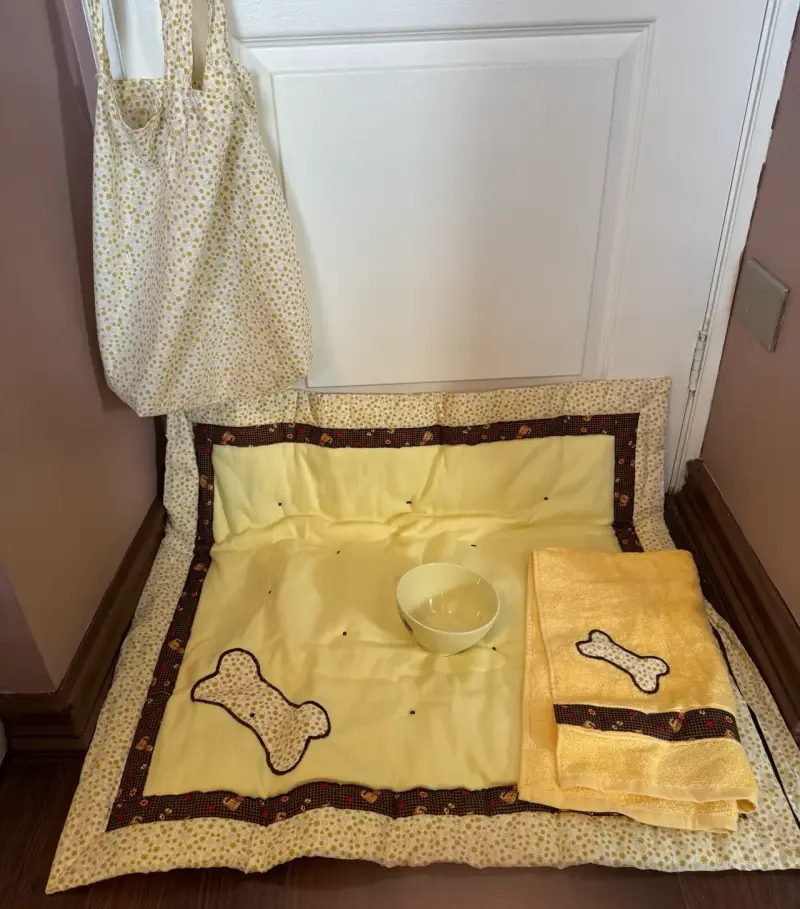 Set de cama y accesorios para perro , con diseño - 3