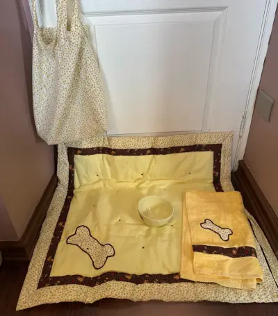 Set de cama y accesorios para perro , con diseño - miniatura 3