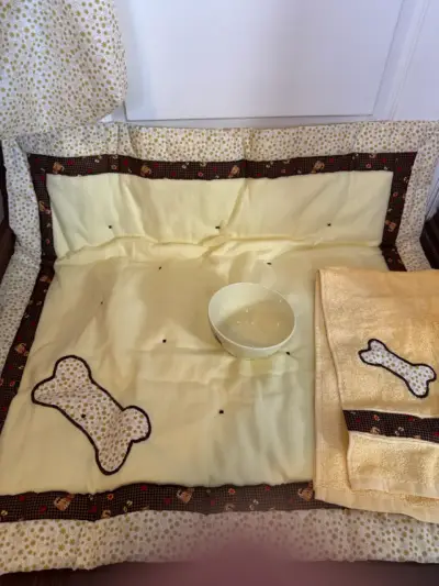 Set de cama y accesorios para perro , con diseño - miniatura 6