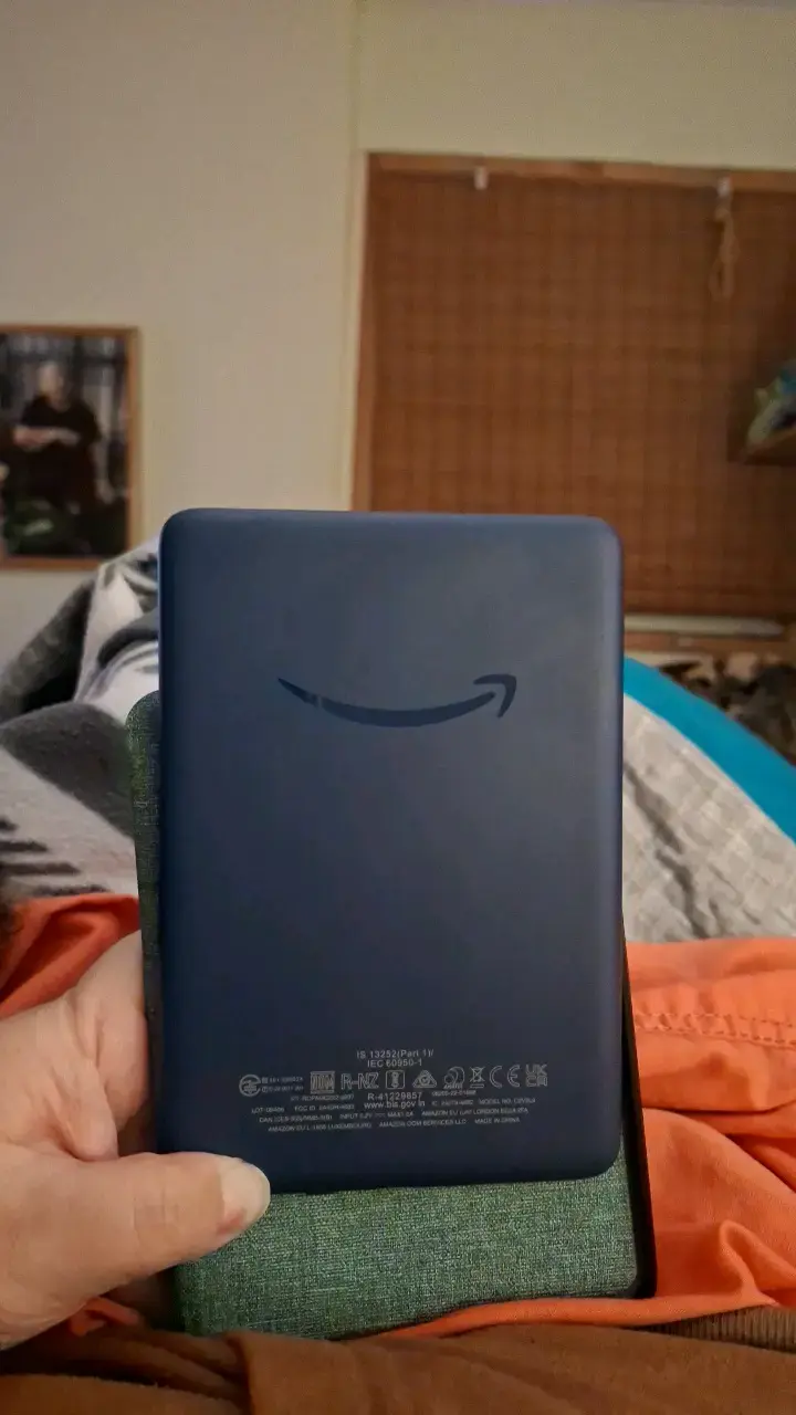 Kindle azul con funda protectora verde - 4
