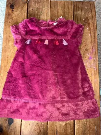 Vestido de niña color burdeos con detalles de flecos - miniatura 1