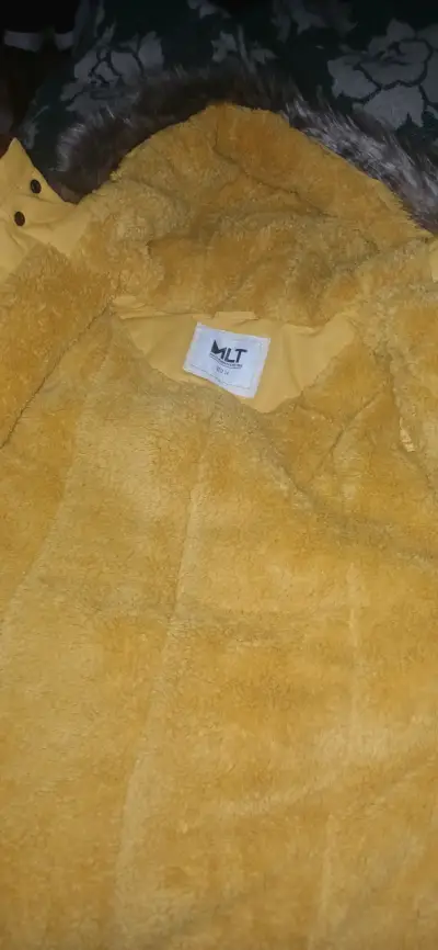 Parka amarilla con capucha de piel sintética VoP - miniatura 4
