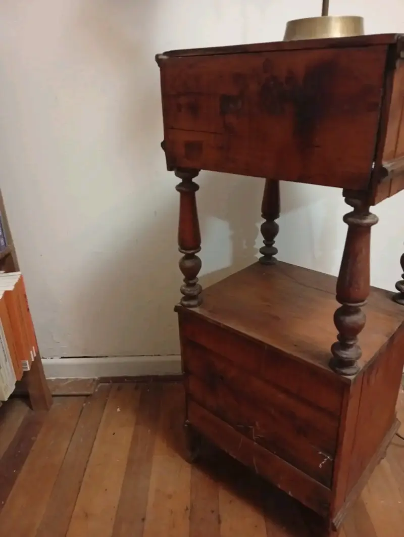 Mesa auxiliar de madera vintage con cajón