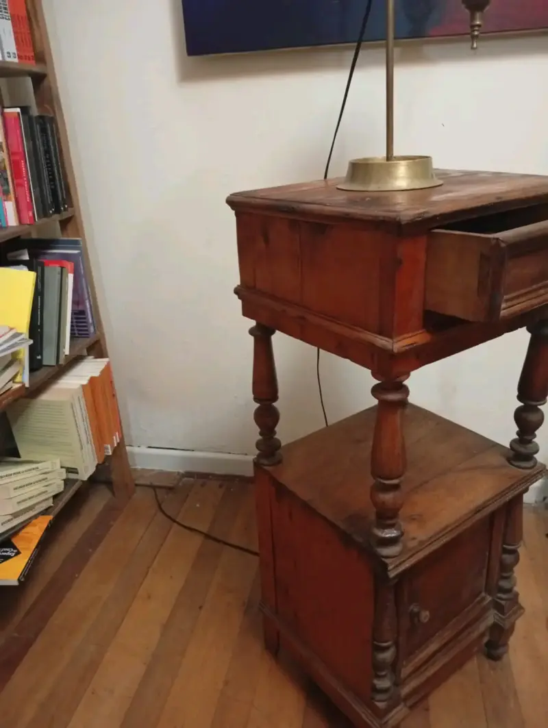 Mesa auxiliar de madera vintage con cajón - 2