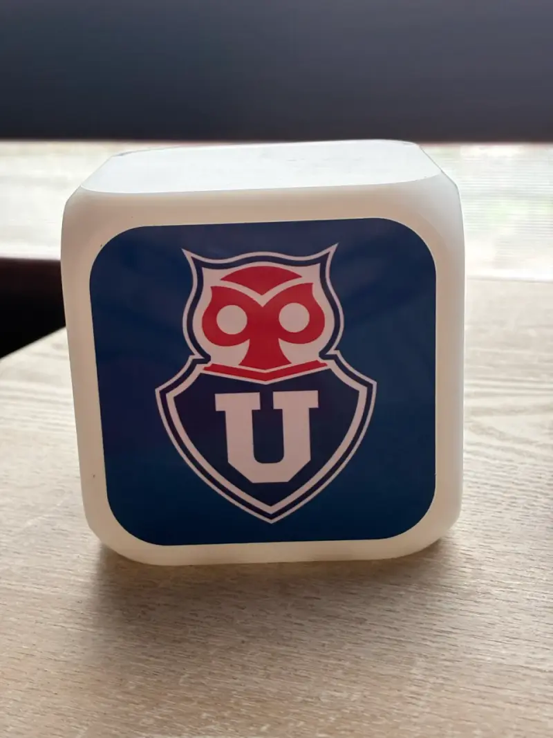 Reloj despertador digital con logo de Universidad de Chile - 2