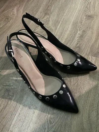 Zapatos de tacón negro con tachas Prüne - miniatura 1