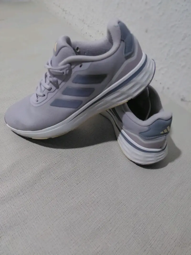Zapatillas deportivas Adidas para mujer en gris y - 9