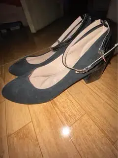 Zapatos de Tacón Negro con Correa - 1