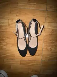 Zapatos de Tacón Negro con Correa - miniatura 2