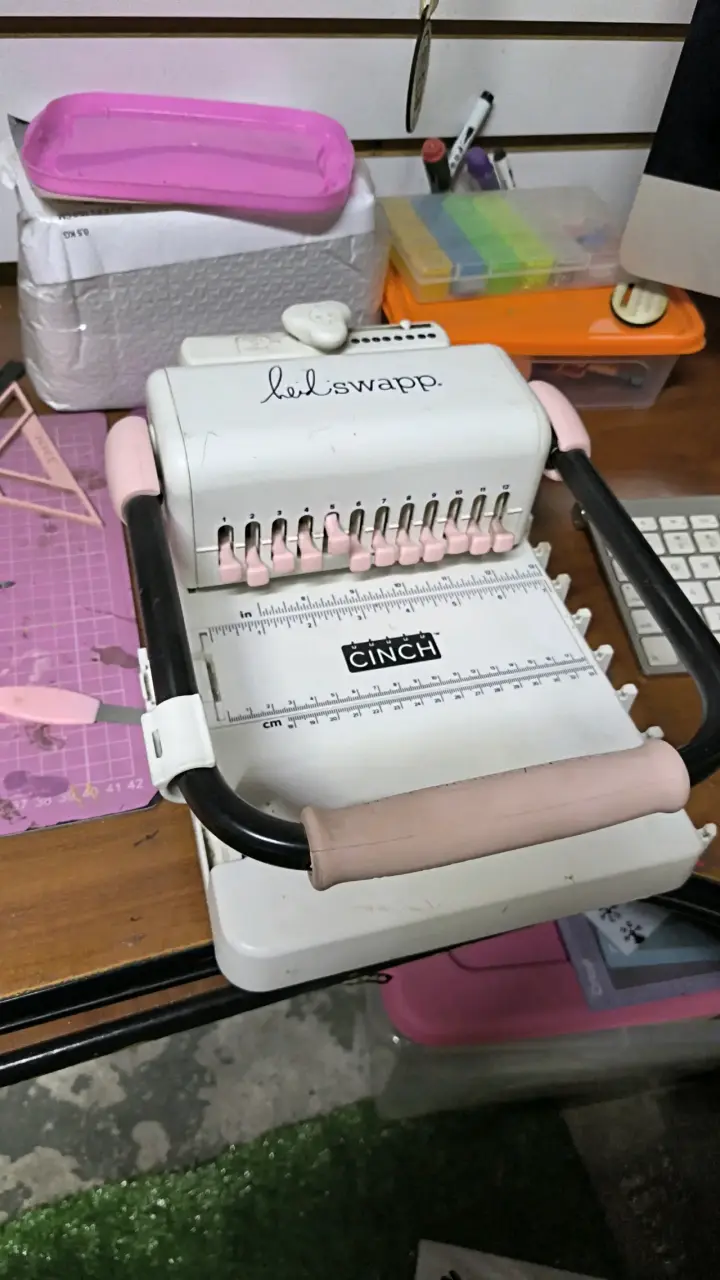 Máquina de encuadernar Cinch Heidi Swapp usada - 2