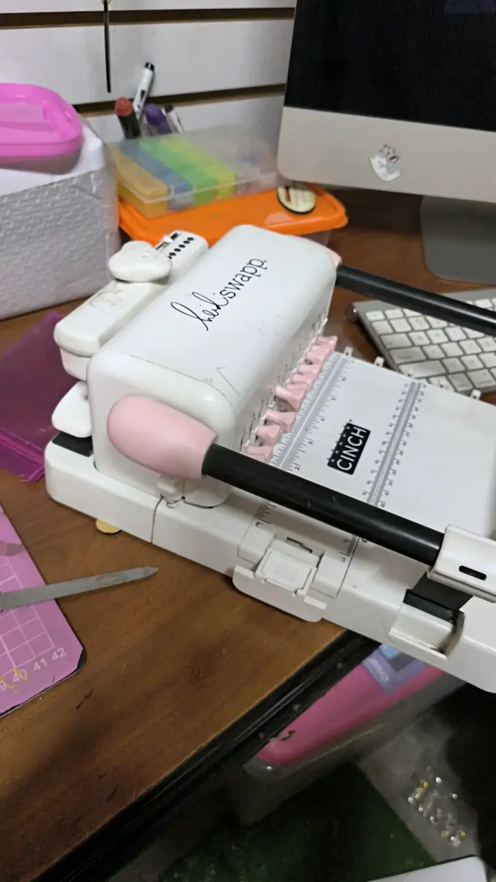 Máquina de encuadernar Cinch Heidi Swapp usada - 3