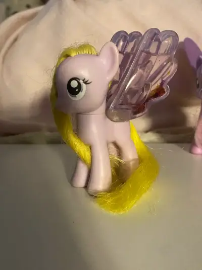 Figura de juguete pony con alas - miniatura 1
