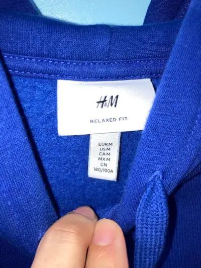 Polerón azul H&M con estampado floral - miniatura 3