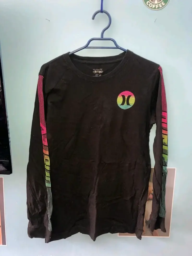 Polera Hurley negra con estampado multicolor - 2