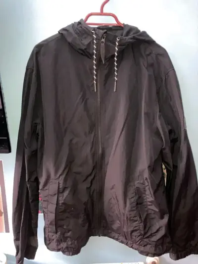 Cortaviento H&M Negro Ligero y Versátil - miniatura 2