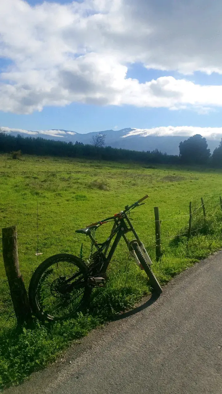 Bicicleta de montaña con suspensión delantera - 3
