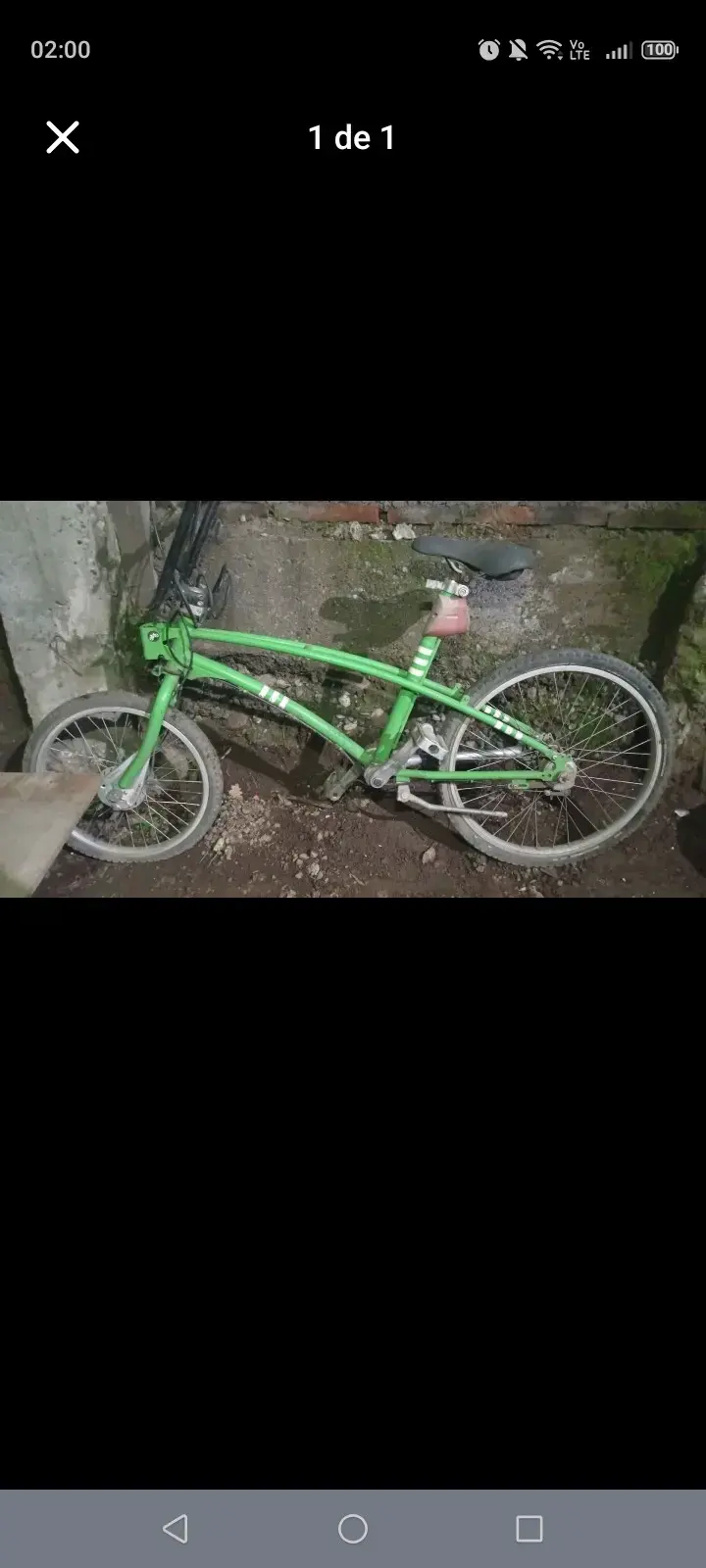 Bicicleta verde para niños en buen estado