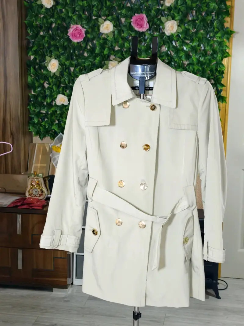 Trench coat beige Calvin Klein elegante - 1