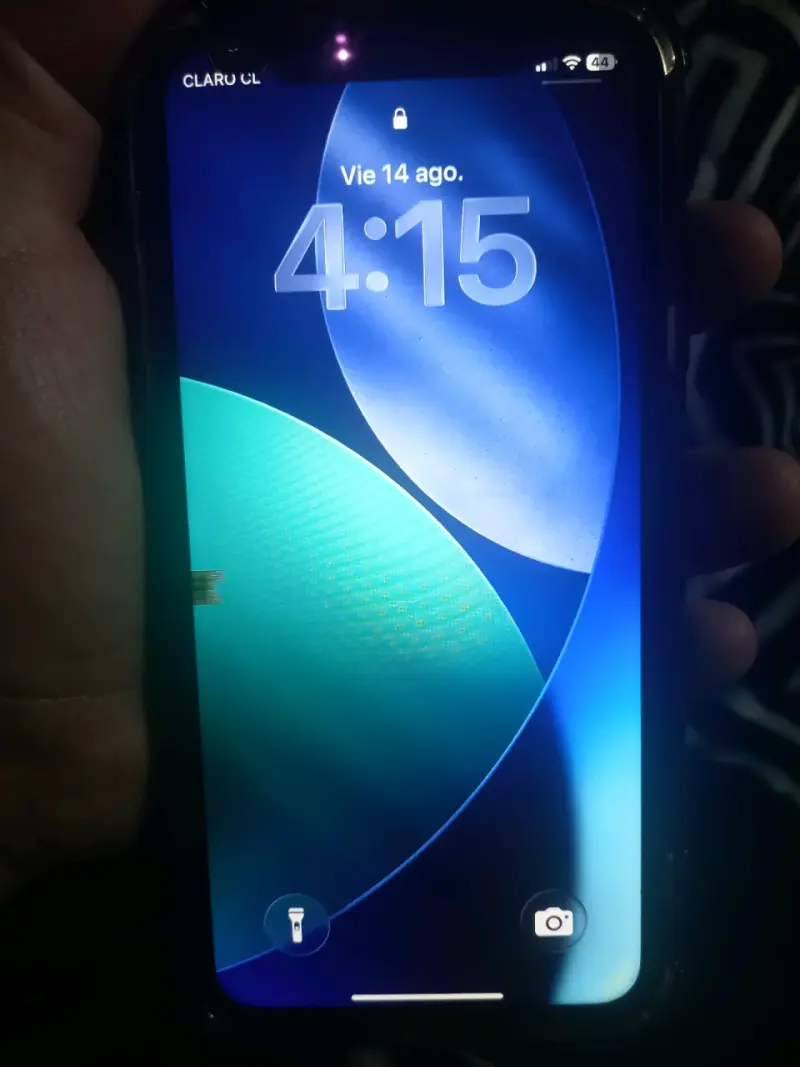 iPhone 11 en buen estado con pantalla desbloqueada - 2