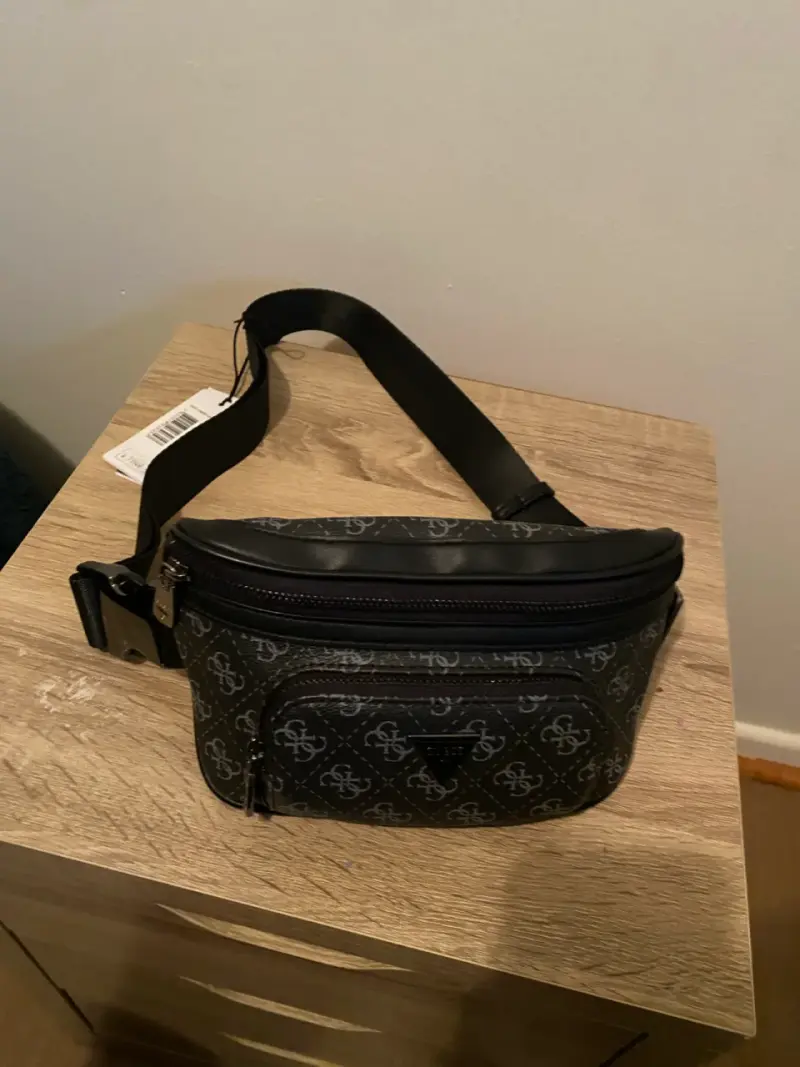banano Guess Negra original con etiqueta