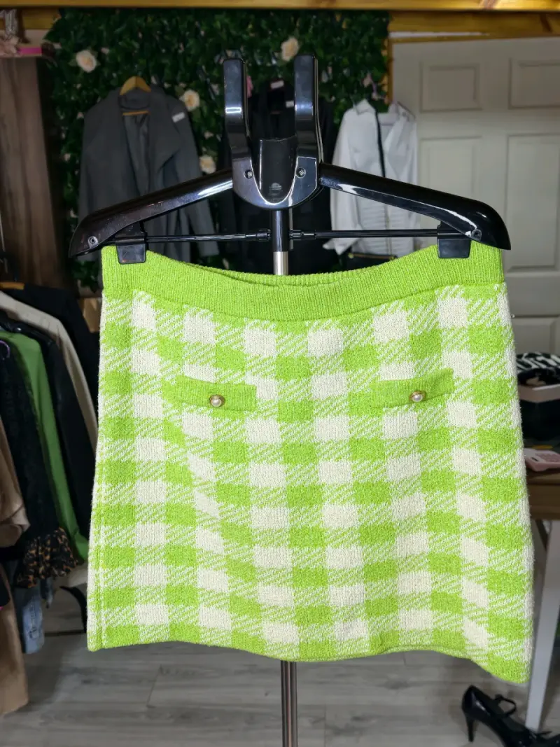 Falda corta a cuadros verde y blanco