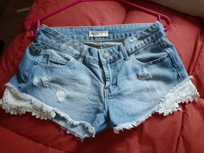 Shorts de mezclilla con encaje para mujer - 2