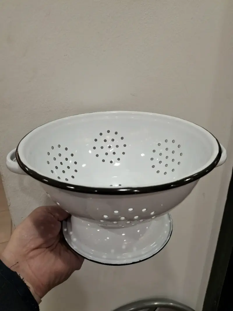 Colador de metal enlozado blanco 22 cm