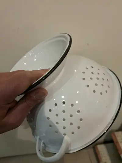 Colador de metal enlozado blanco 22 cm - miniatura 3