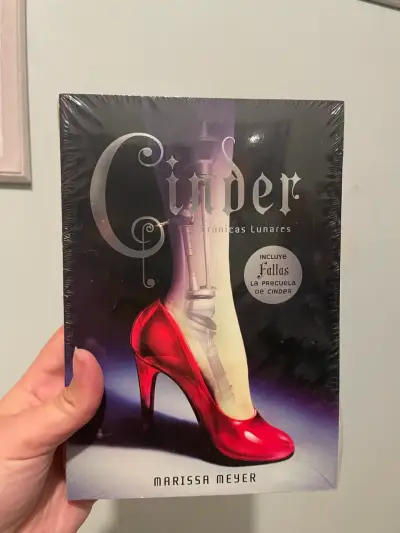 Libro Cinder Crónicas Lunares de Marissa Meyer - miniatura 1
