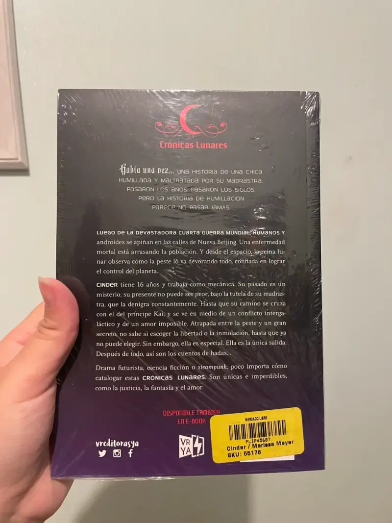 Libro Cinder Crónicas Lunares de Marissa Meyer - 2