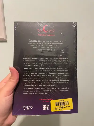 Libro Cinder Crónicas Lunares de Marissa Meyer - miniatura 2