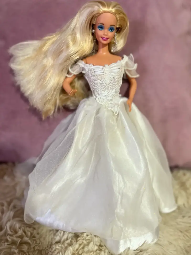 Muñeca de colección con vestido de novia - 2